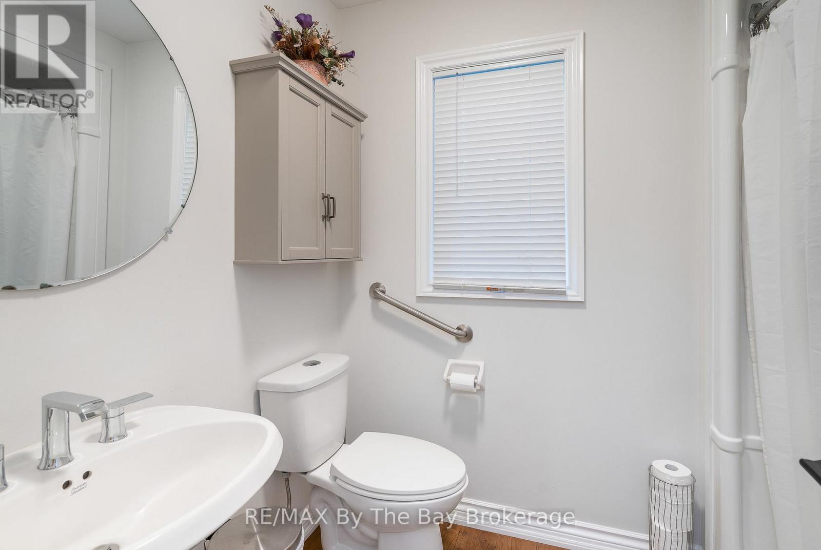 38 Willow Drive, Tiny, ON - Indoor Photo Showing Bathroom