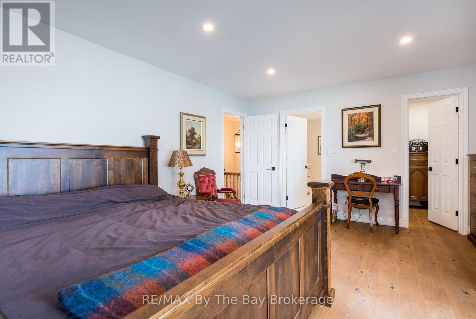 38 Willow Drive, Tiny, ON - Indoor Photo Showing Bedroom