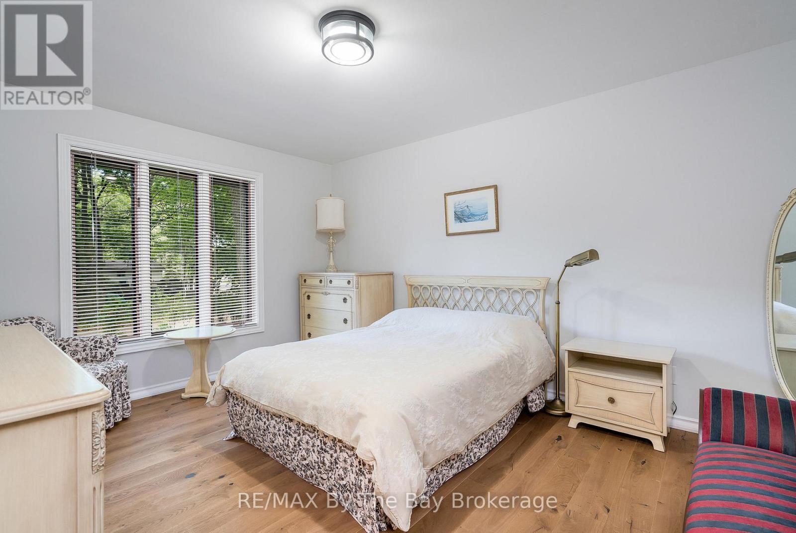38 Willow Drive, Tiny, ON - Indoor Photo Showing Bedroom