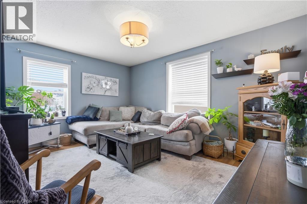 1789 Notre Dame Drive, St. Agatha, ON - Indoor Photo Showing Living Room