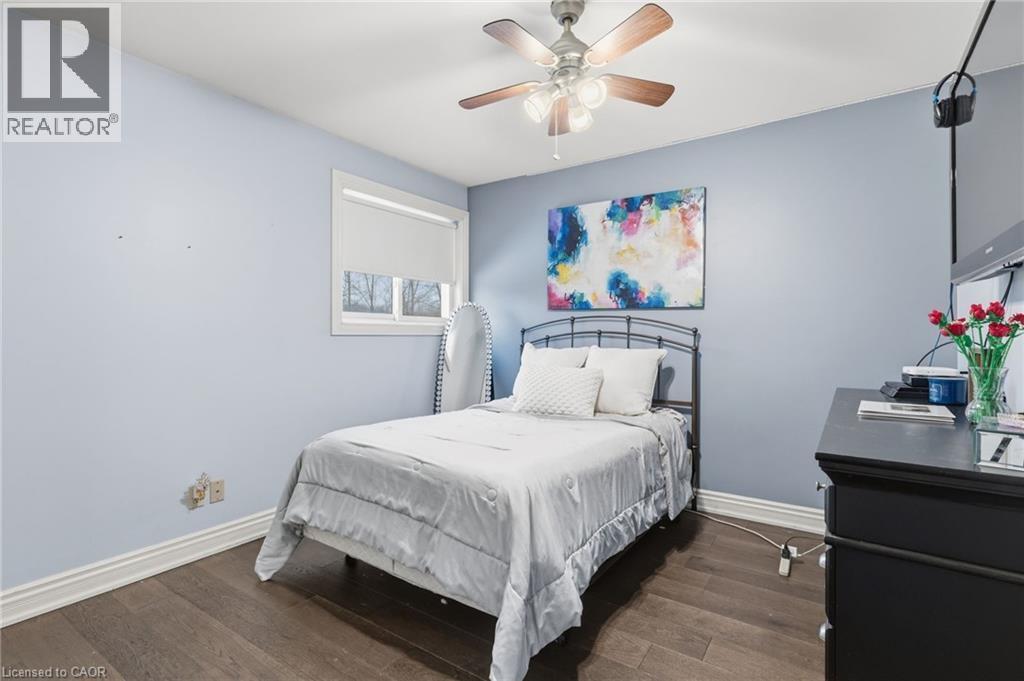 117 Miller Drive, Ancaster, ON - Indoor Photo Showing Bedroom