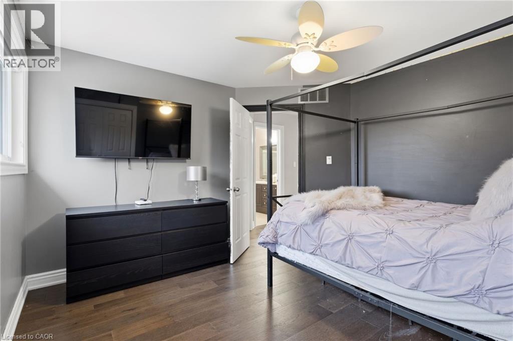 117 Miller Drive, Ancaster, ON - Indoor Photo Showing Bedroom