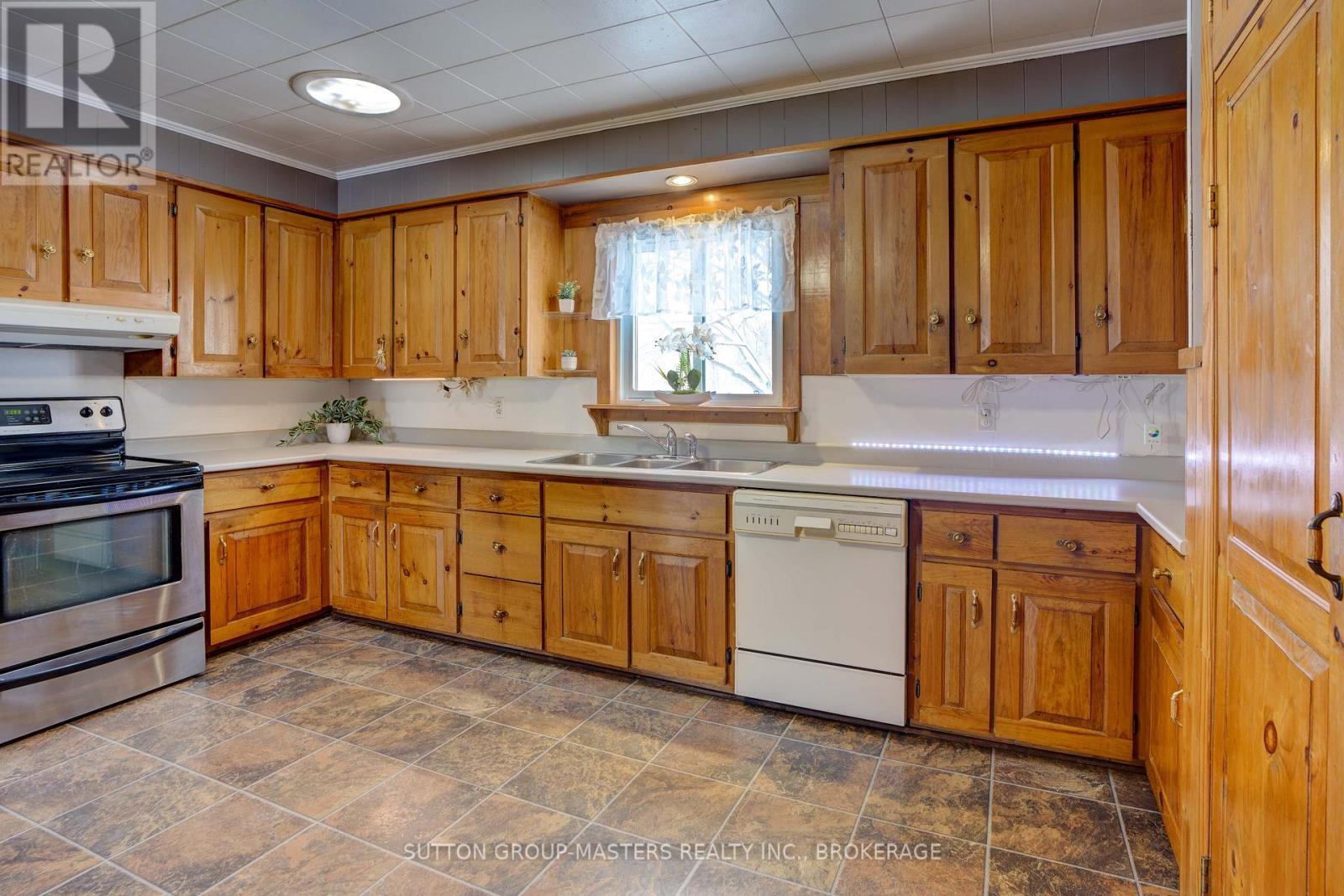 3248 Highway 32 Highway, Leeds And The Thousand Islands, ON - Indoor Photo Showing Kitchen