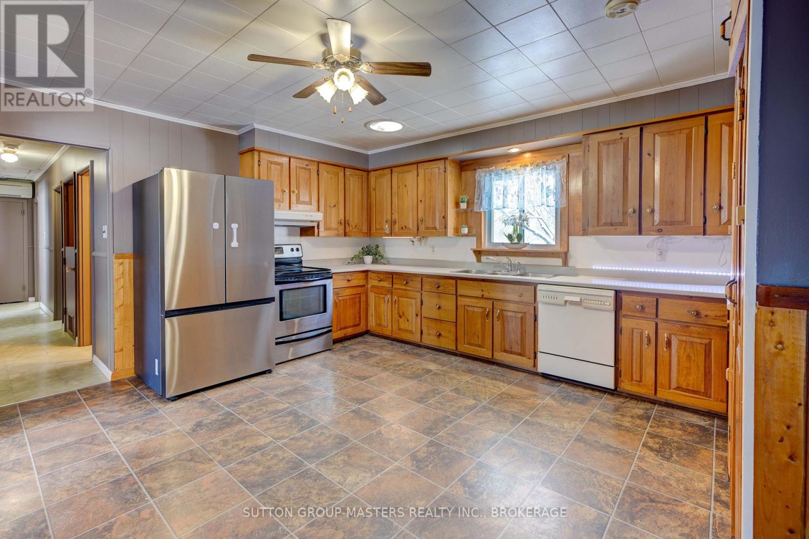 3248 Highway 32 Highway, Leeds And The Thousand Islands, ON - Indoor Photo Showing Kitchen