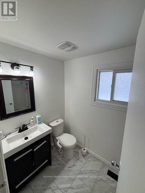 77 - 595 Third Street, London East (East H), ON - Indoor Photo Showing Bathroom