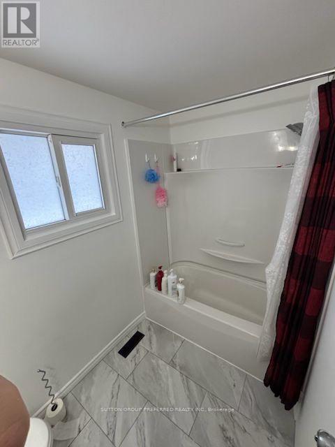 77 - 595 Third Street, London East (East H), ON - Indoor Photo Showing Bathroom