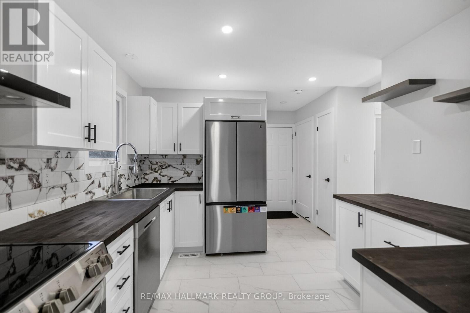 15 Scharf Lane, Ottawa, ON - Indoor Photo Showing Kitchen