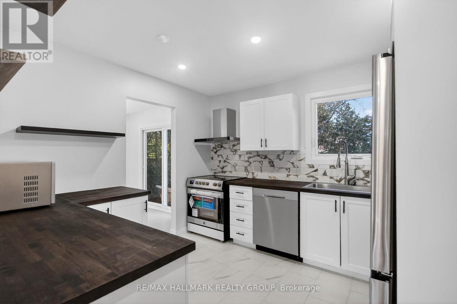 15 Scharf Lane, Ottawa, ON - Indoor Photo Showing Kitchen