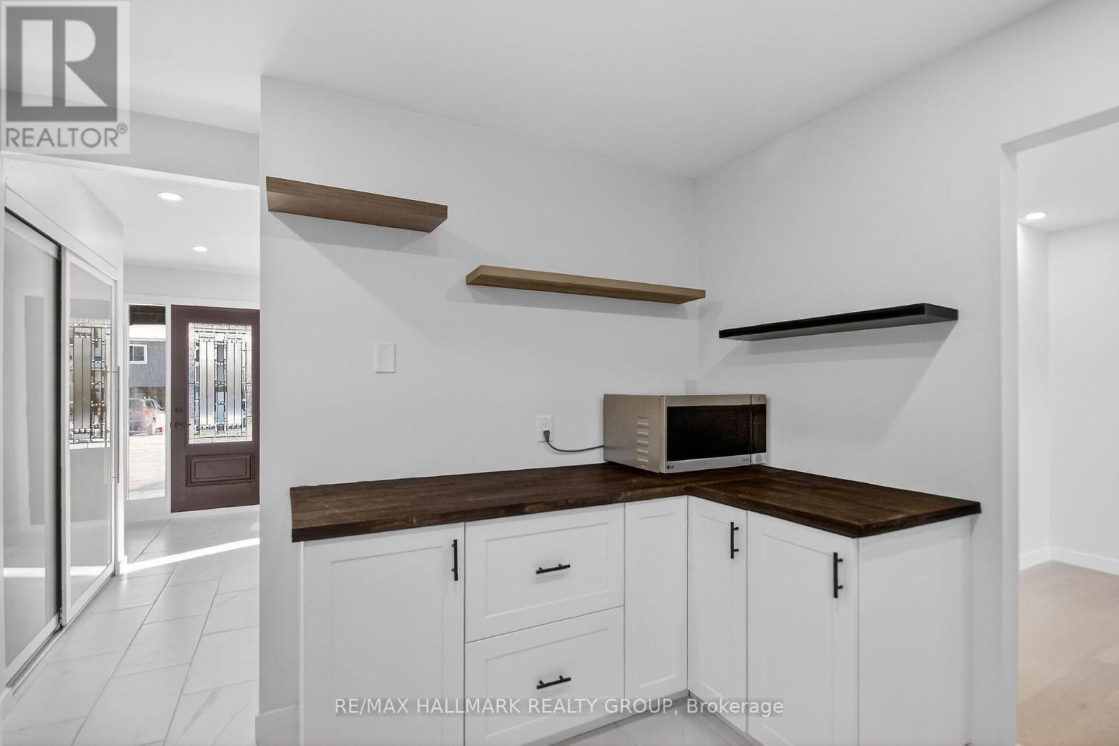 15 Scharf Lane, Ottawa, ON - Indoor Photo Showing Other Room