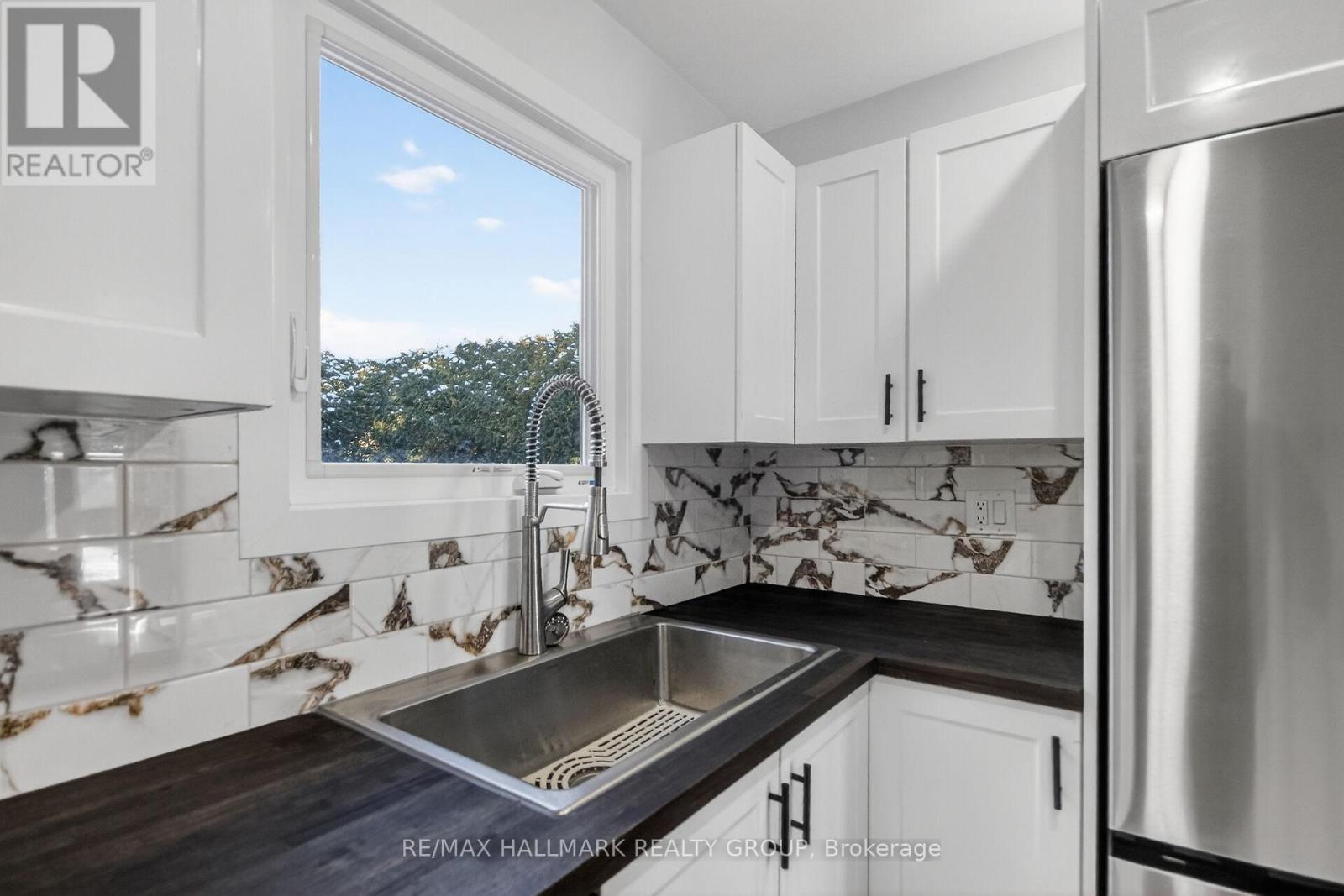 15 Scharf Lane, Ottawa, ON - Indoor Photo Showing Kitchen