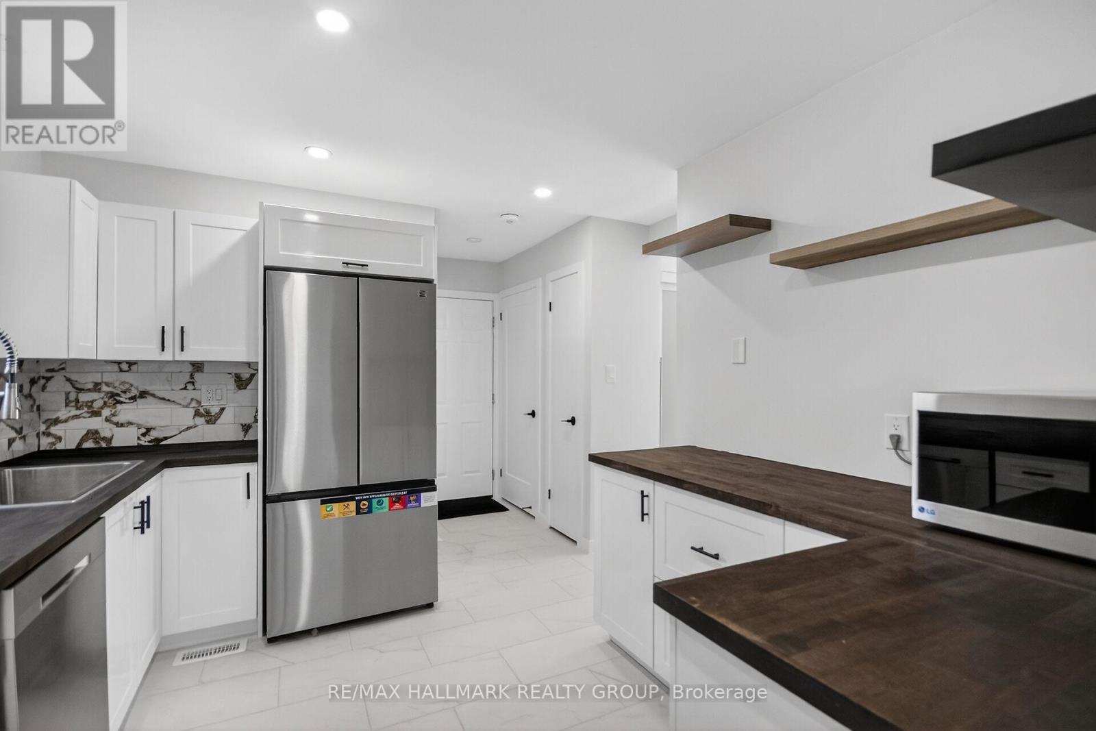 15 Scharf Lane, Ottawa, ON - Indoor Photo Showing Kitchen