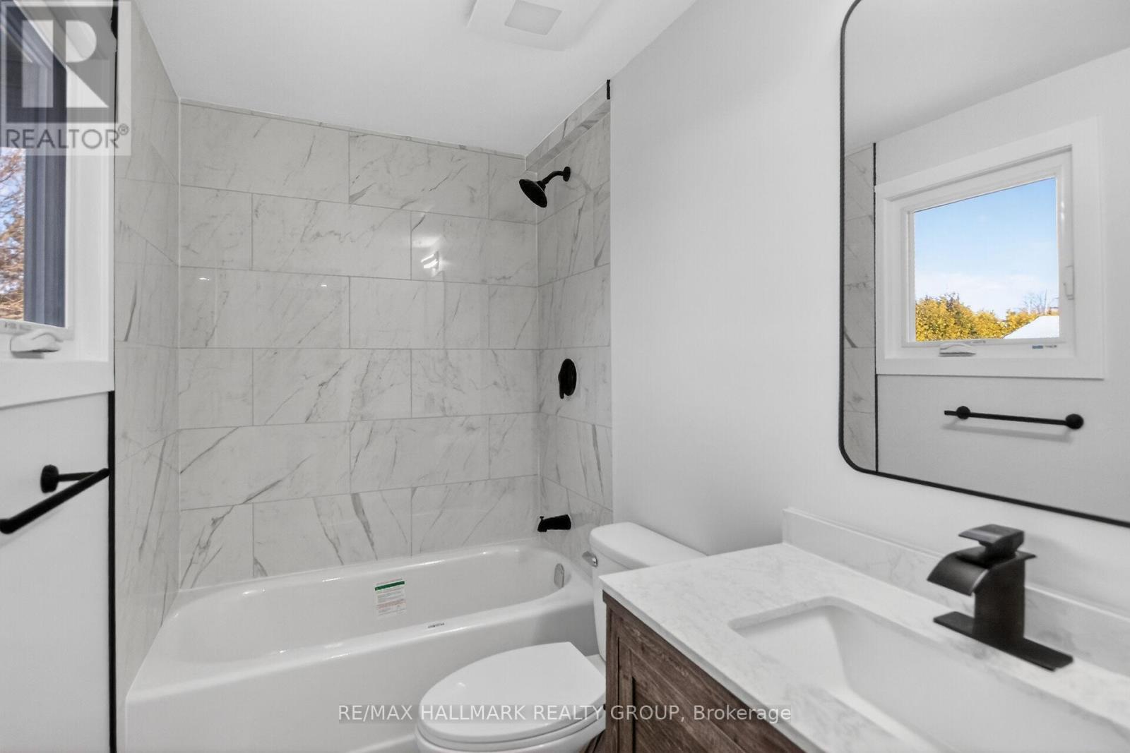 15 Scharf Lane, Ottawa, ON - Indoor Photo Showing Bathroom