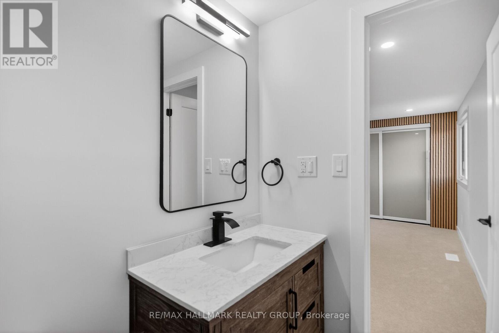 15 Scharf Lane, Ottawa, ON - Indoor Photo Showing Bathroom