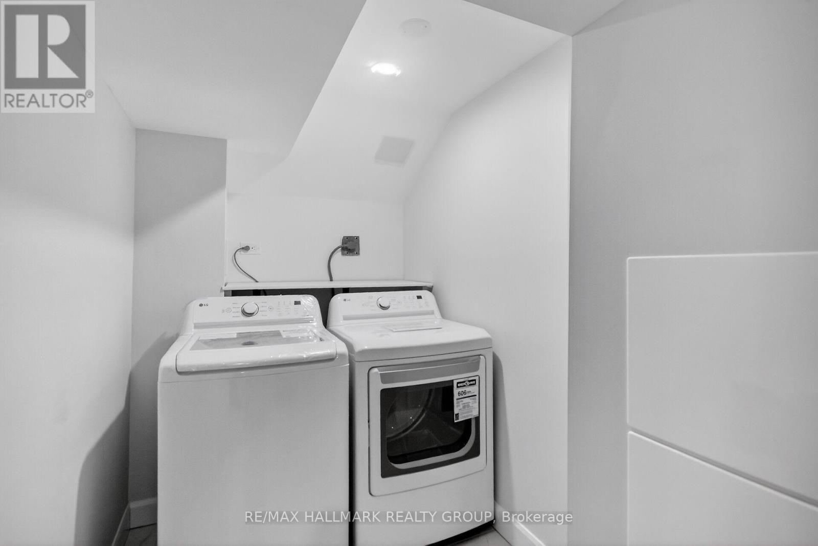 15 Scharf Lane, Ottawa, ON - Indoor Photo Showing Laundry Room