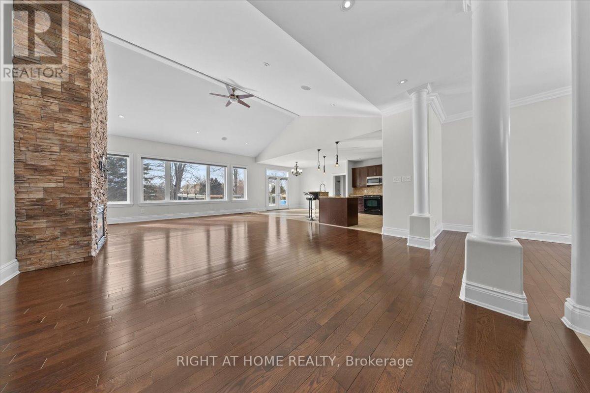 6833 Suncrest Drive, Ottawa, ON - Indoor Photo Showing Other Room