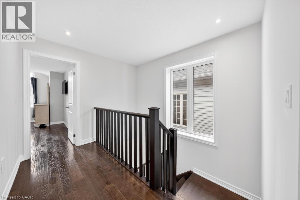 9 Starling Drive, Hamilton, ON - Indoor Photo Showing Other Room