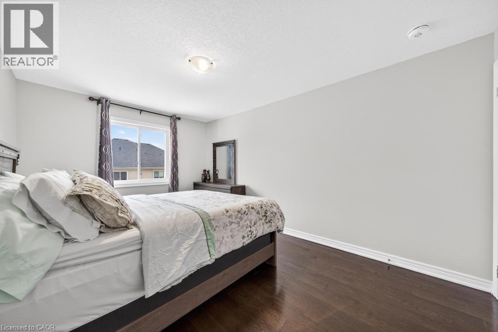 9 Starling Drive, Hamilton, ON - Indoor Photo Showing Bedroom