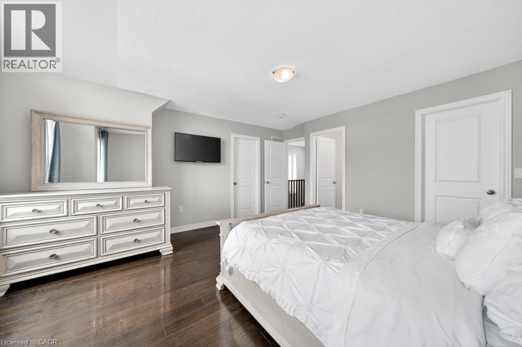 9 Starling Drive, Hamilton, ON - Indoor Photo Showing Bedroom