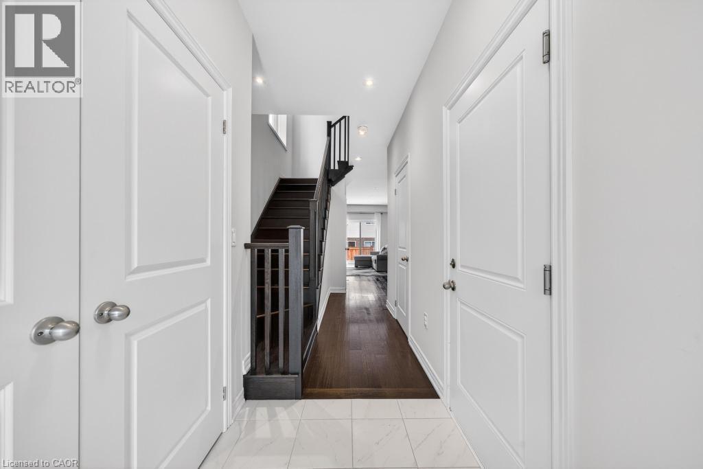 9 Starling Drive, Hamilton, ON - Indoor Photo Showing Other Room