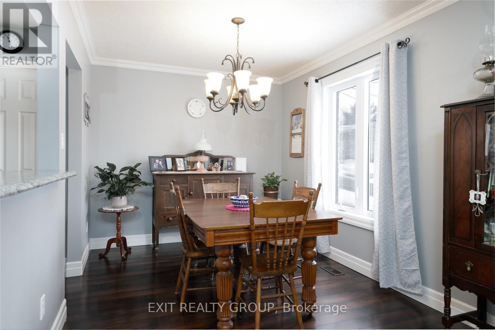 18 Tanner Drive, Stirling-Rawdon (Stirling Ward), ON - Indoor Photo Showing Dining Room