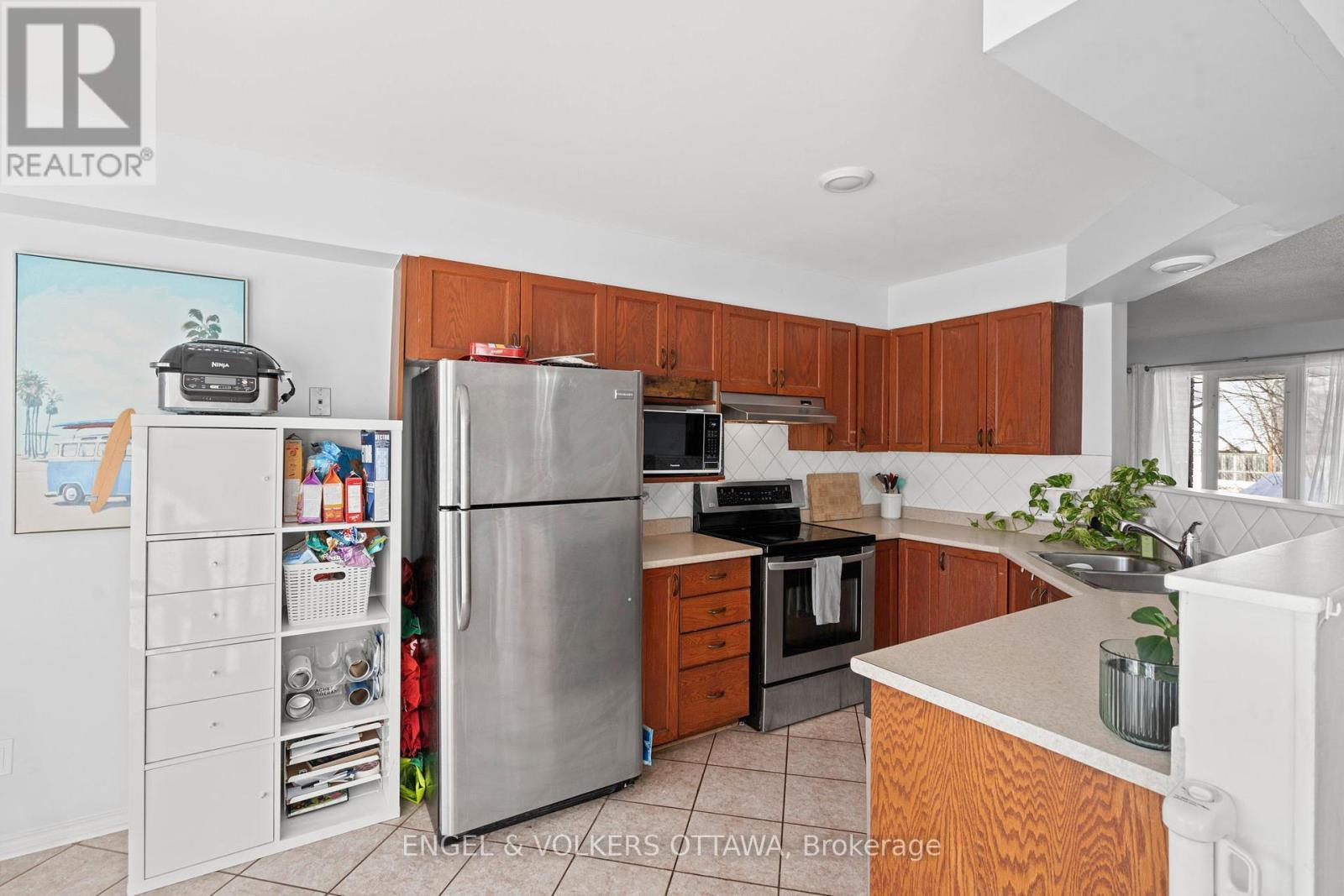 783 Nesting Way, Ottawa, ON - Indoor Photo Showing Kitchen With Double Sink