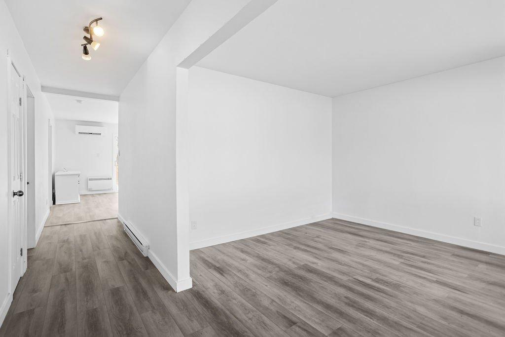 Salon - 594 Rue Ouimet, Saint-Jérôme, QC - Indoor Photo Showing Other Room