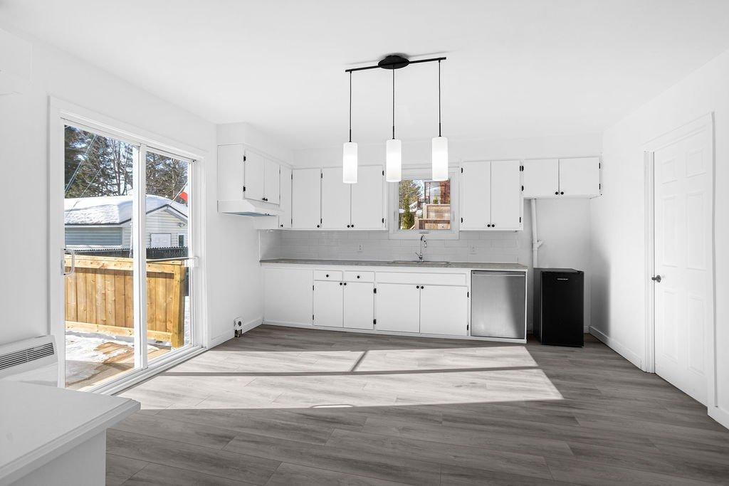 Cuisine - 594 Rue Ouimet, Saint-Jérôme, QC - Indoor