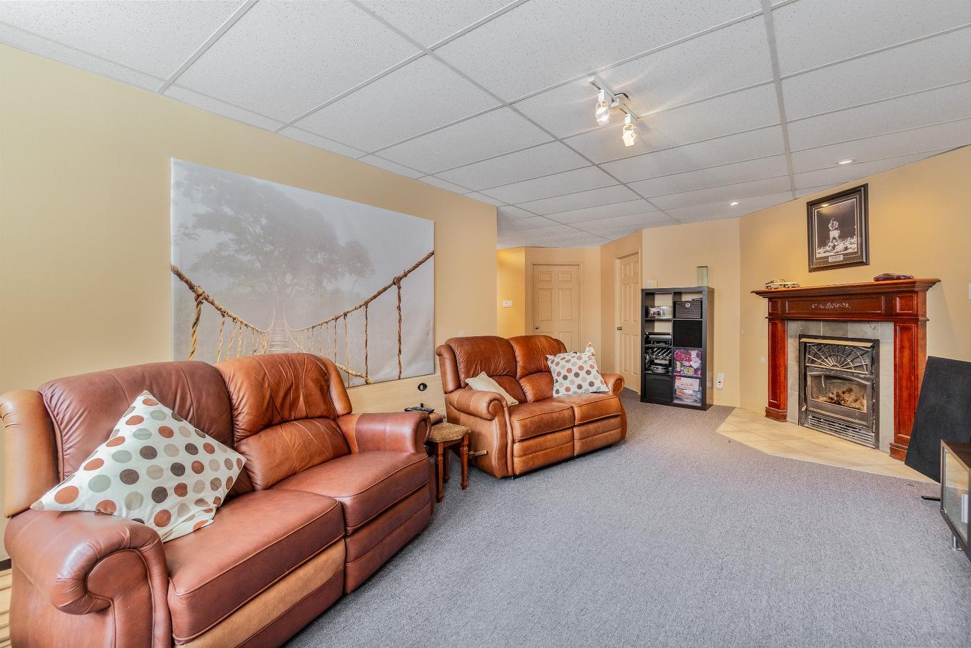 Family room - 390 Rue Du Val-Des-Arbres, Sherbrooke (Brompton/Rock Forest/Saint-Élie/Deauville), QC - Indoor Photo Showing Living Room With Fireplace