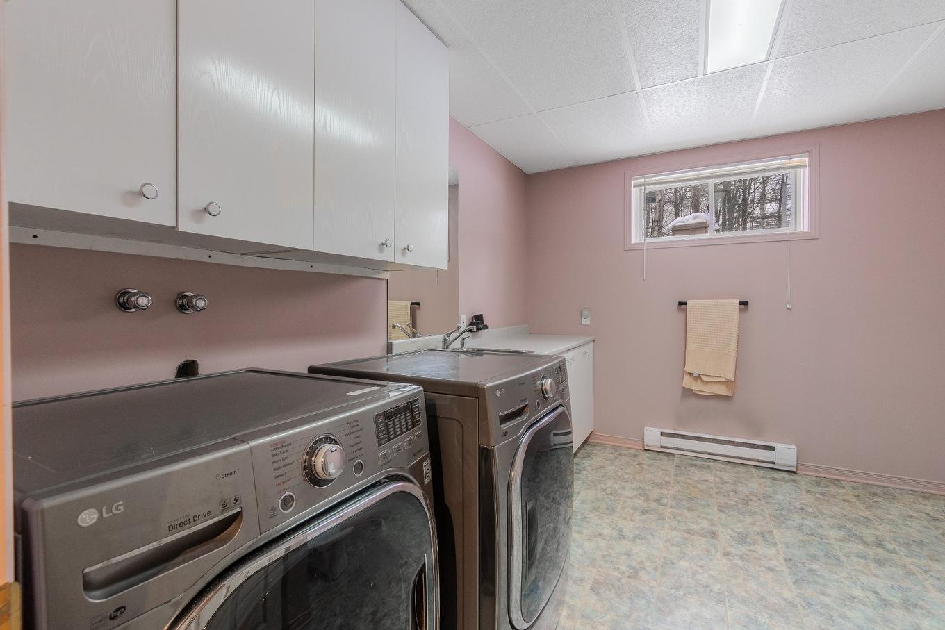 Bathroom - 390 Rue Du Val-Des-Arbres, Sherbrooke (Brompton/Rock Forest/Saint-Élie/Deauville), QC - Indoor Photo Showing Laundry Room