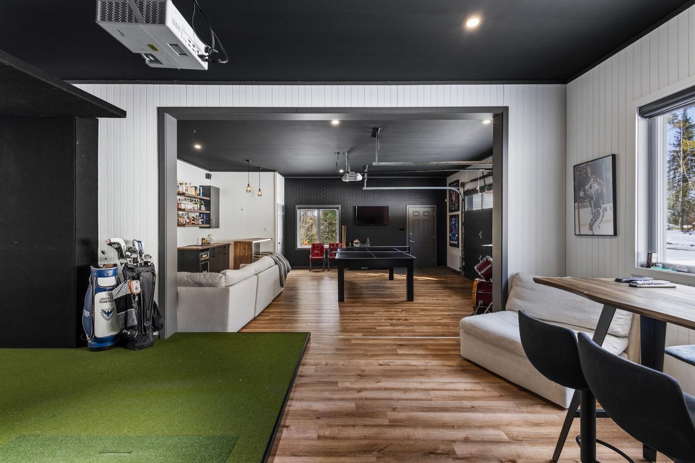 Salle de jeux - 220 Rue De L'Archipel, Saint-Denis-De-Brompton, QC - Indoor