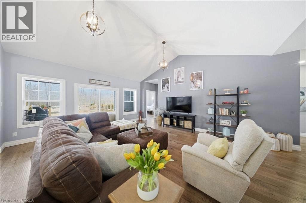 1201 Middleton-North Walsingham Townline, Delhi, ON - Indoor Photo Showing Living Room