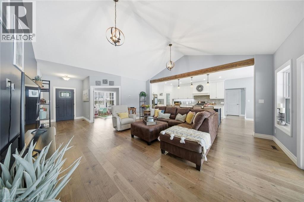 1201 Middleton-North Walsingham Townline, Delhi, ON - Indoor Photo Showing Living Room