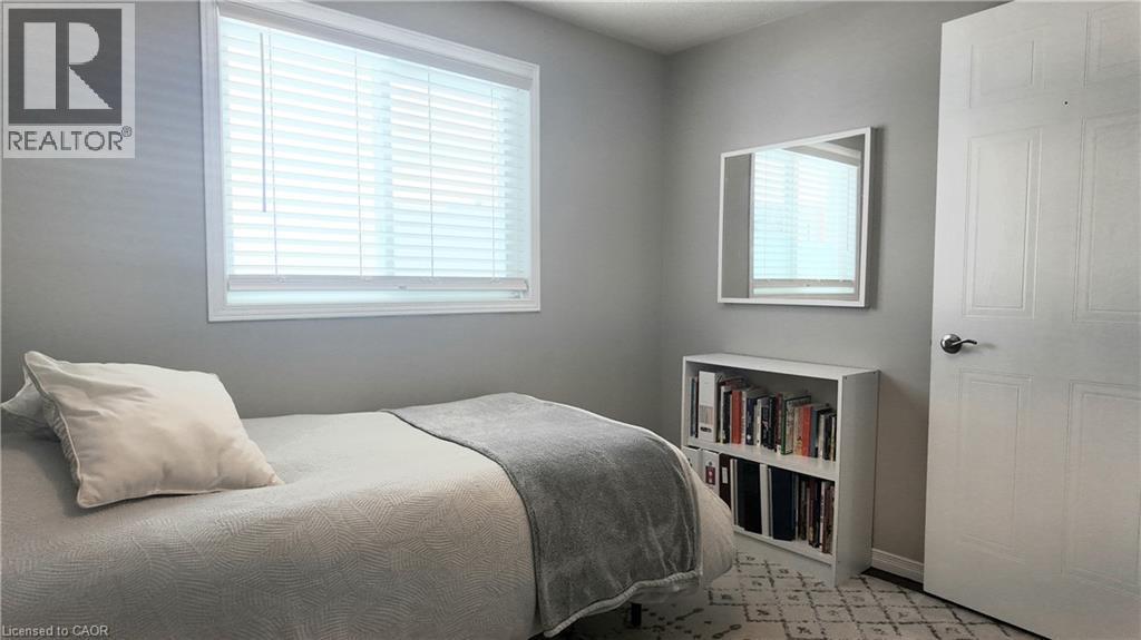 16 Ridgeway Crescent, Kitchener, ON - Indoor Photo Showing Bedroom
