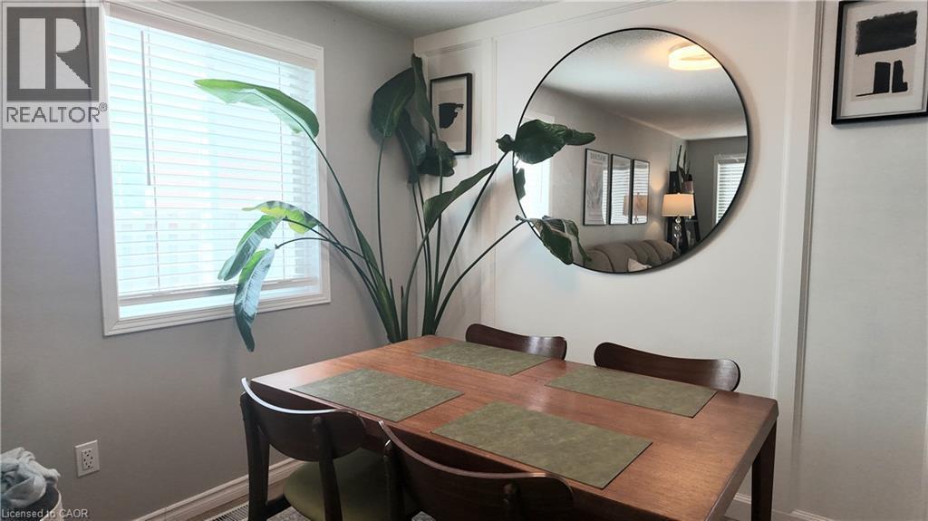16 Ridgeway Crescent, Kitchener, ON - Indoor Photo Showing Dining Room