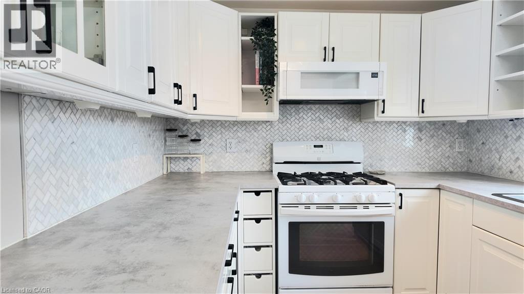 16 Ridgeway Crescent, Kitchener, ON - Indoor Photo Showing Kitchen