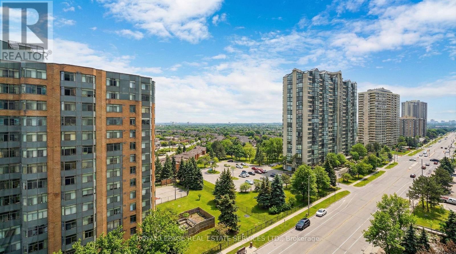 1201E - 325 Webb Drive, Mississauga, ON - Outdoor With Facade