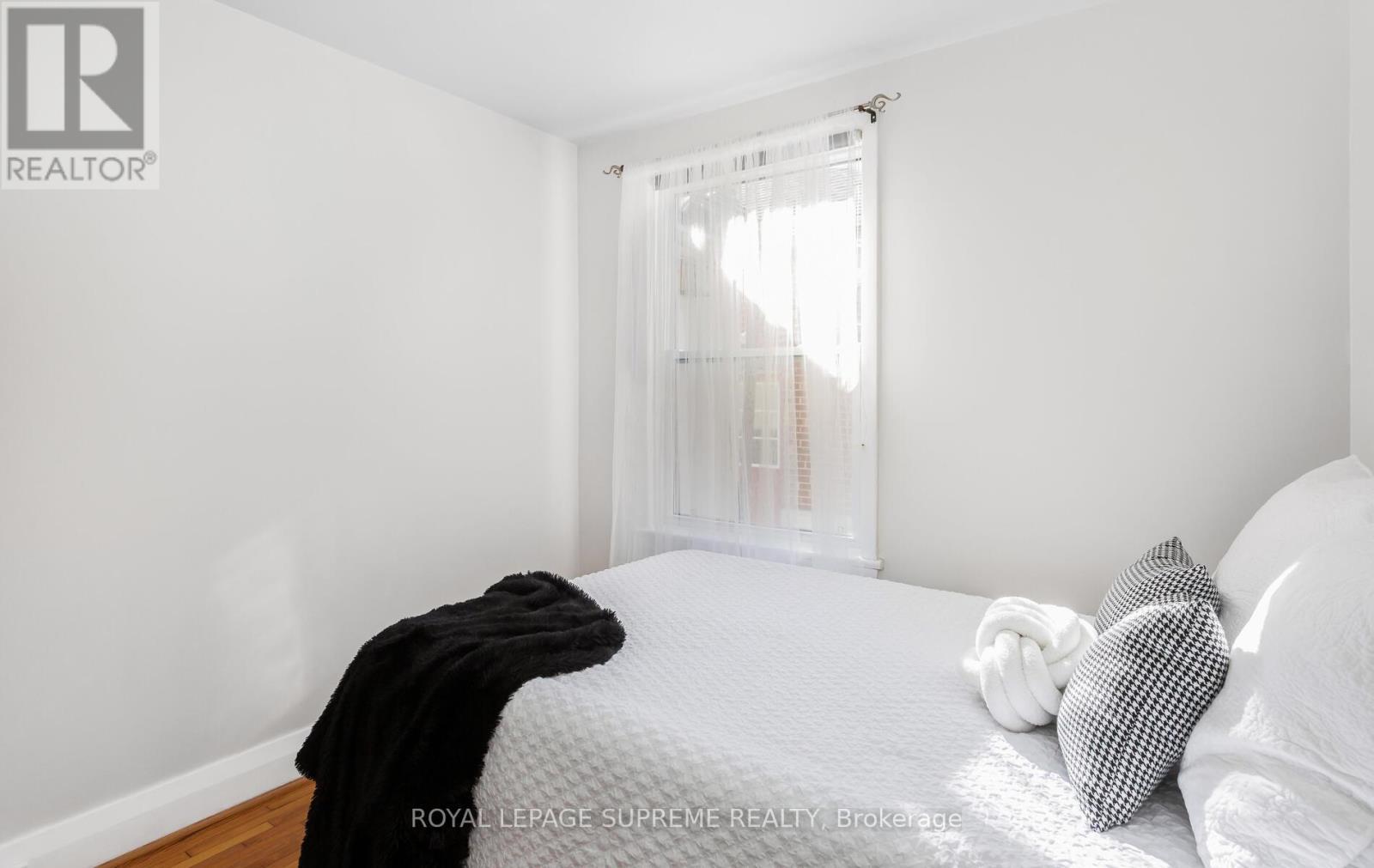 14 East Drive, Toronto, ON - Indoor Photo Showing Bedroom