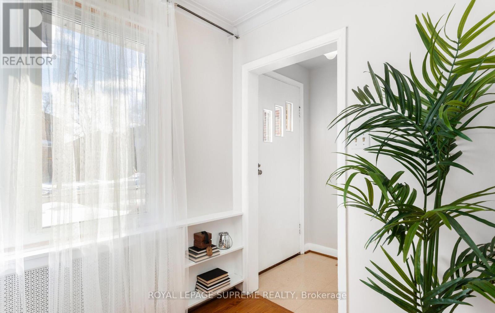 14 East Drive, Toronto, ON - Indoor Photo Showing Other Room