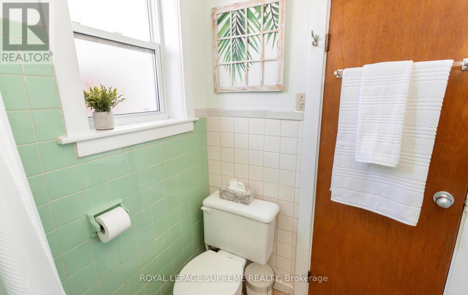 14 East Drive, Toronto, ON - Indoor Photo Showing Bathroom