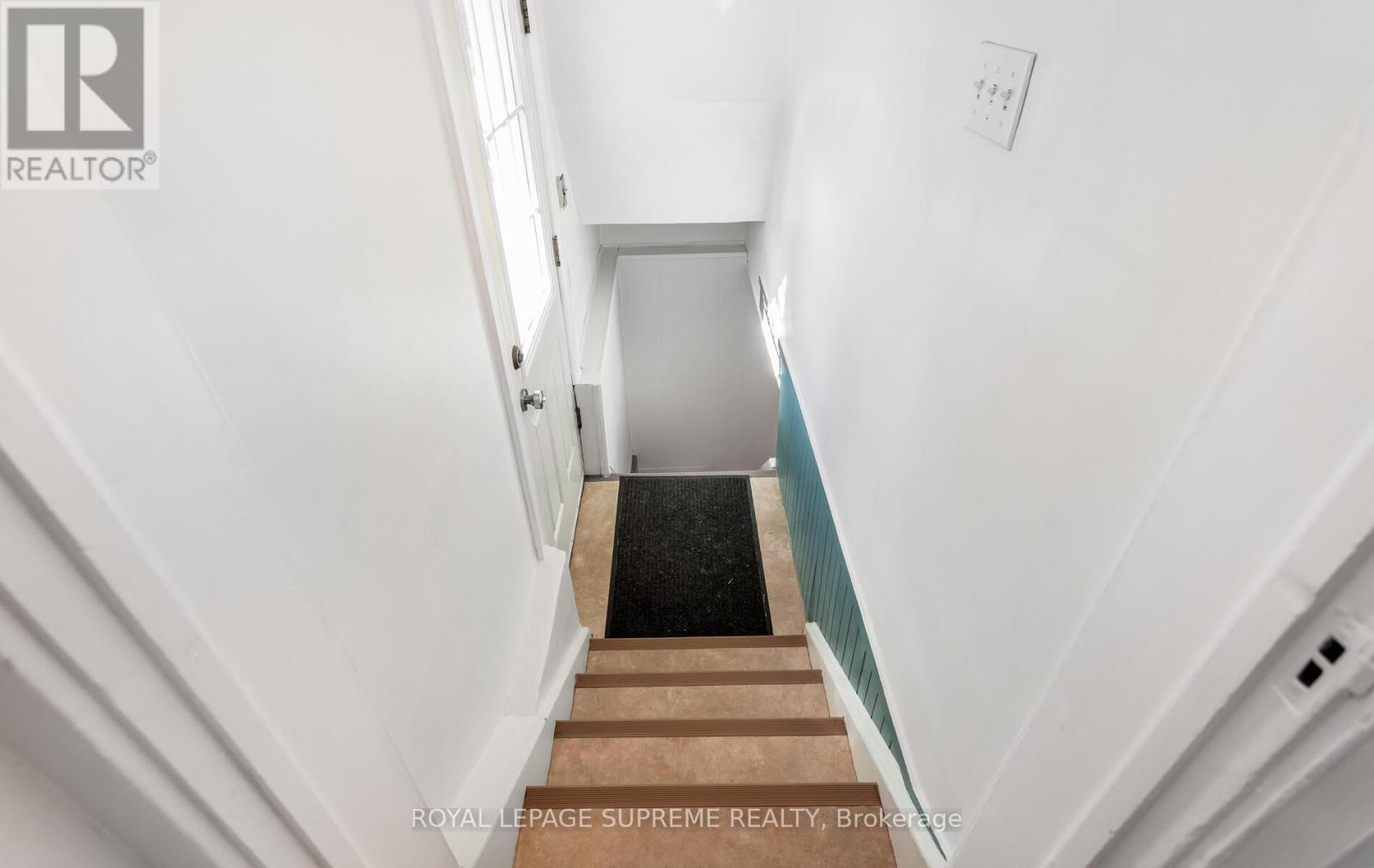 14 East Drive, Toronto, ON - Indoor Photo Showing Other Room