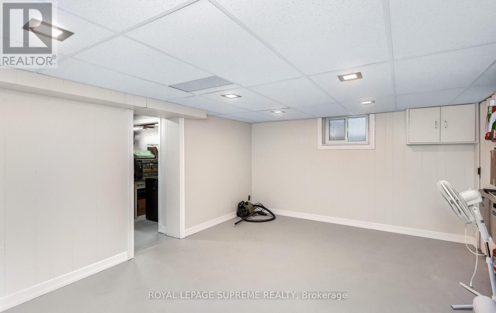 14 East Drive, Toronto, ON - Indoor