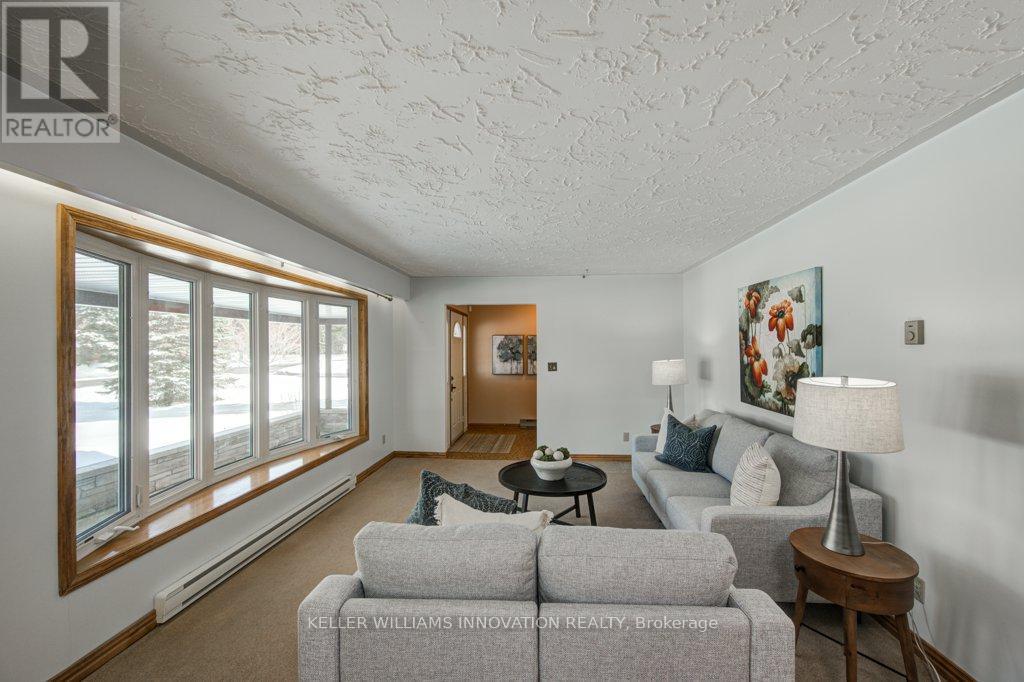 6691 Perth Line 44, West Perth, ON - Indoor Photo Showing Living Room