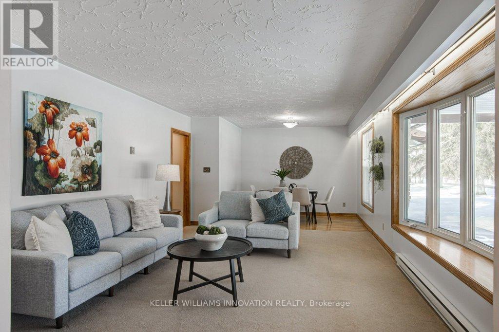 6691 Perth Line 44, West Perth, ON - Indoor Photo Showing Living Room
