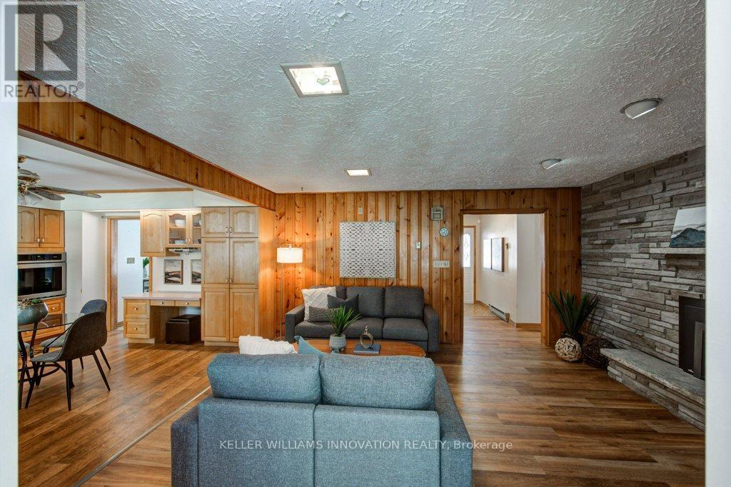6691 Perth Line 44, West Perth, ON - Indoor Photo Showing Living Room
