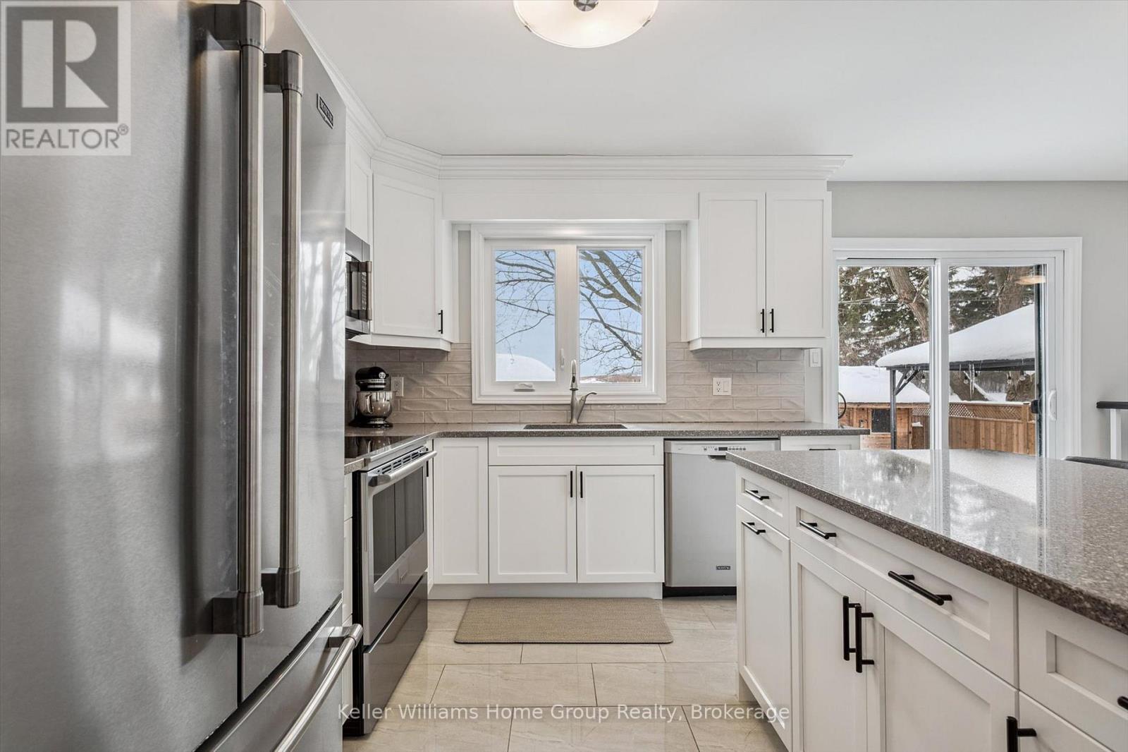 126 Municipal Street, Guelph (Dovercliffe Park/Old University), ON - Indoor Photo Showing Kitchen With Upgraded Kitchen