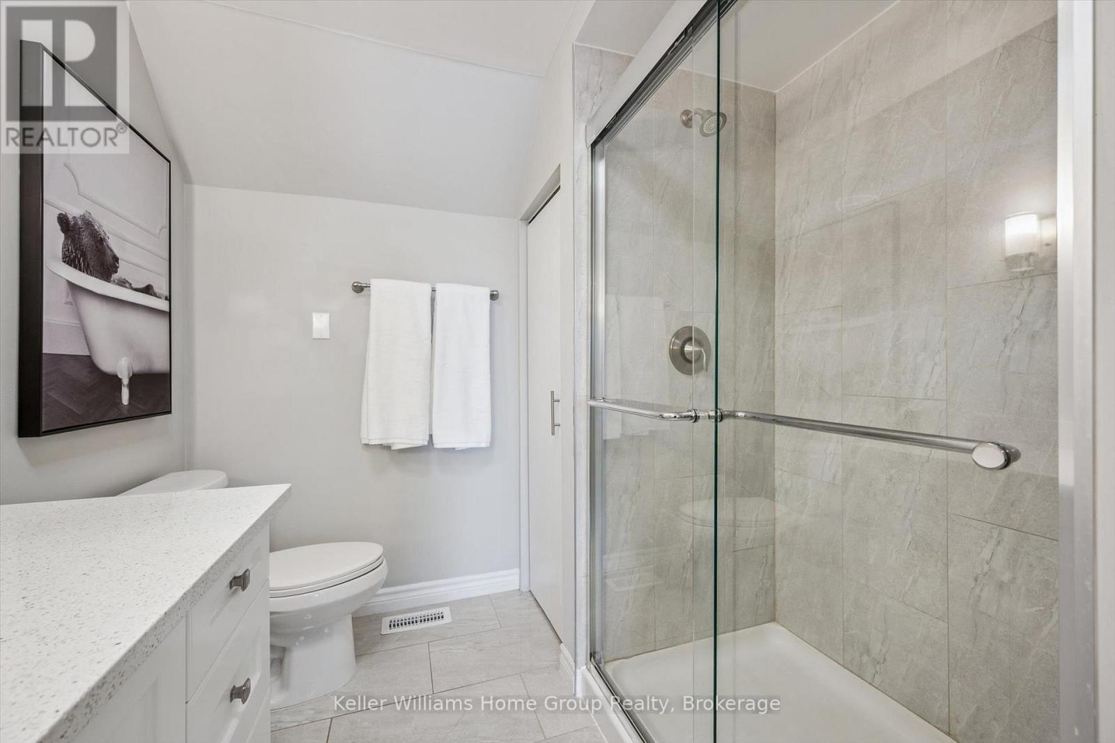 126 Municipal Street, Guelph (Dovercliffe Park/Old University), ON - Indoor Photo Showing Bathroom