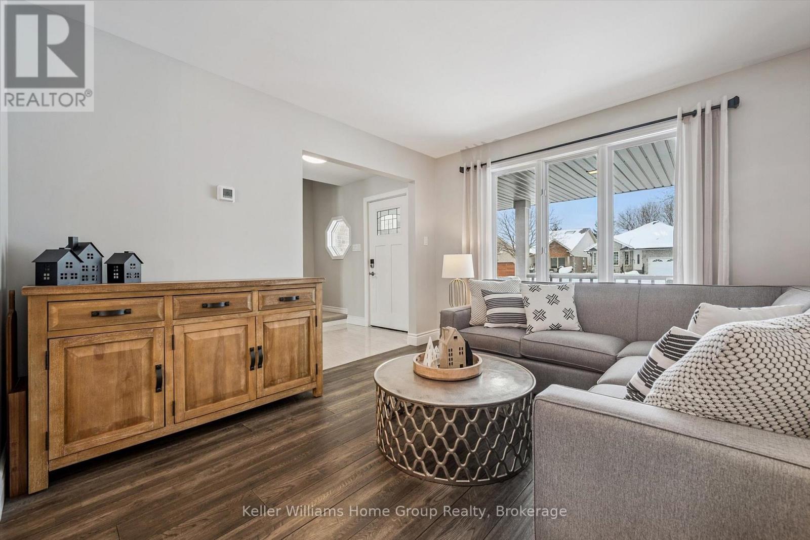126 Municipal Street, Guelph (Dovercliffe Park/Old University), ON - Indoor Photo Showing Living Room
