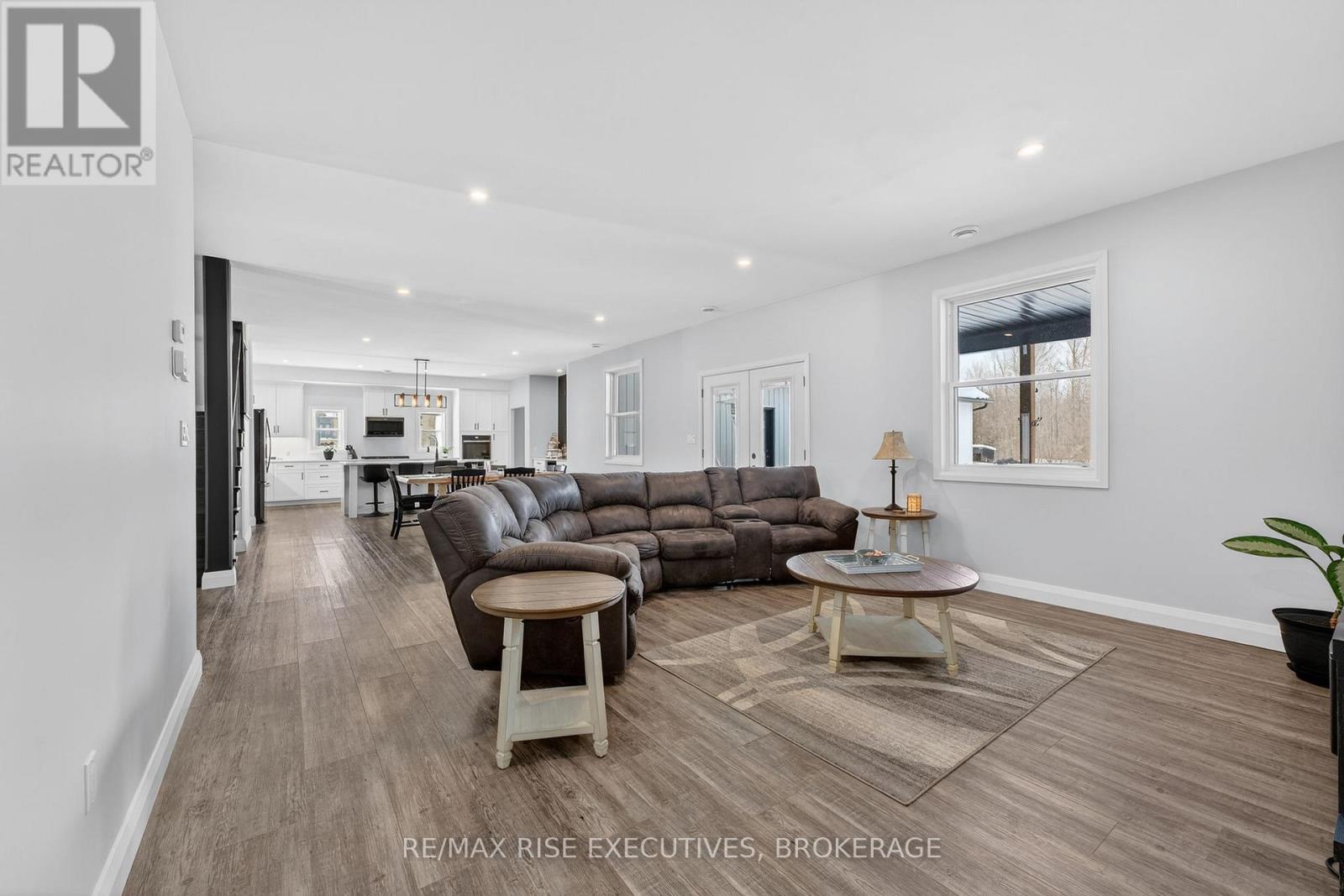 1580B Wagerville Road, Frontenac (Frontenac Centre), ON - Indoor Photo Showing Living Room
