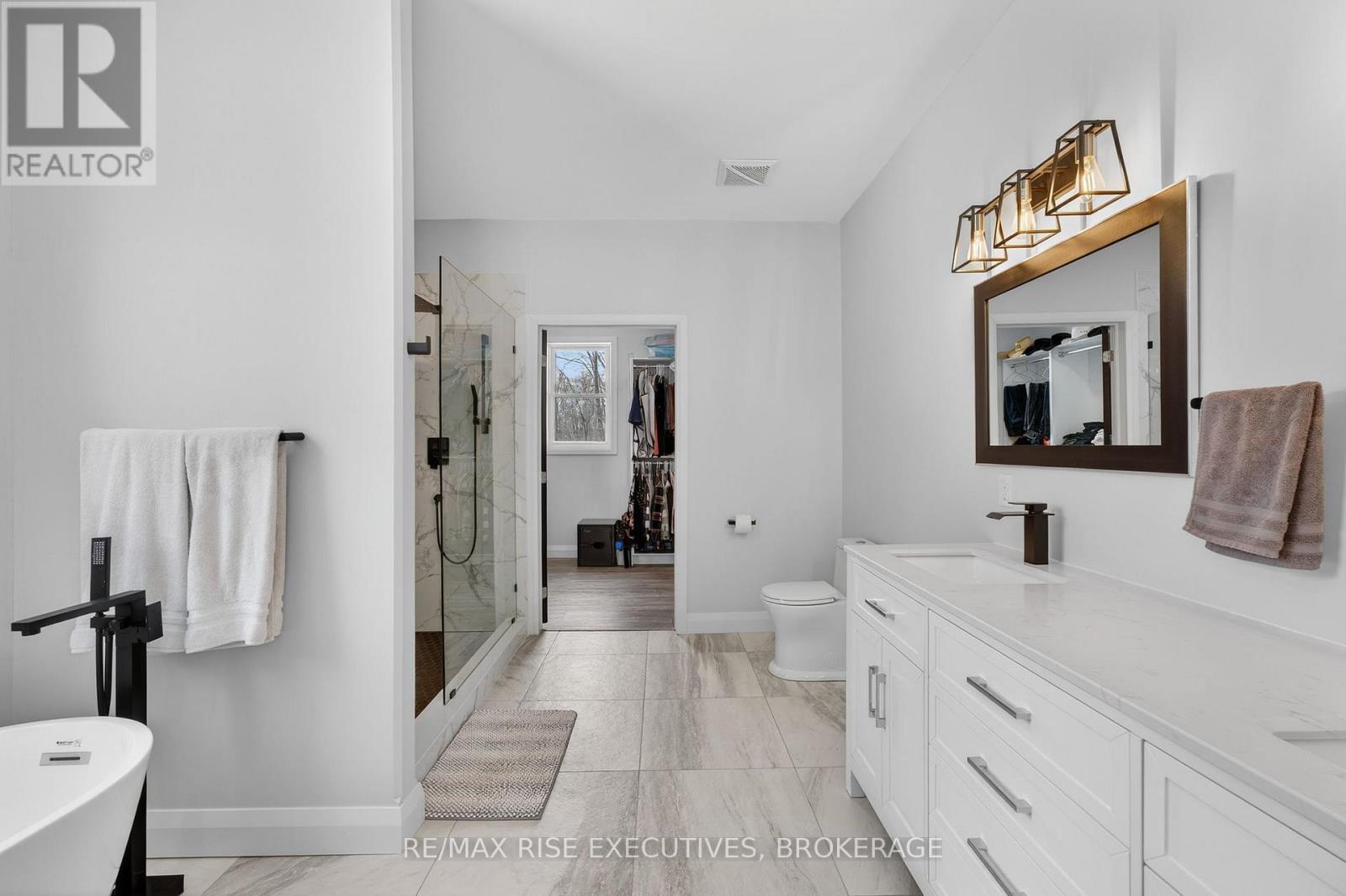 1580B Wagerville Road, Frontenac (Frontenac Centre), ON - Indoor Photo Showing Bathroom