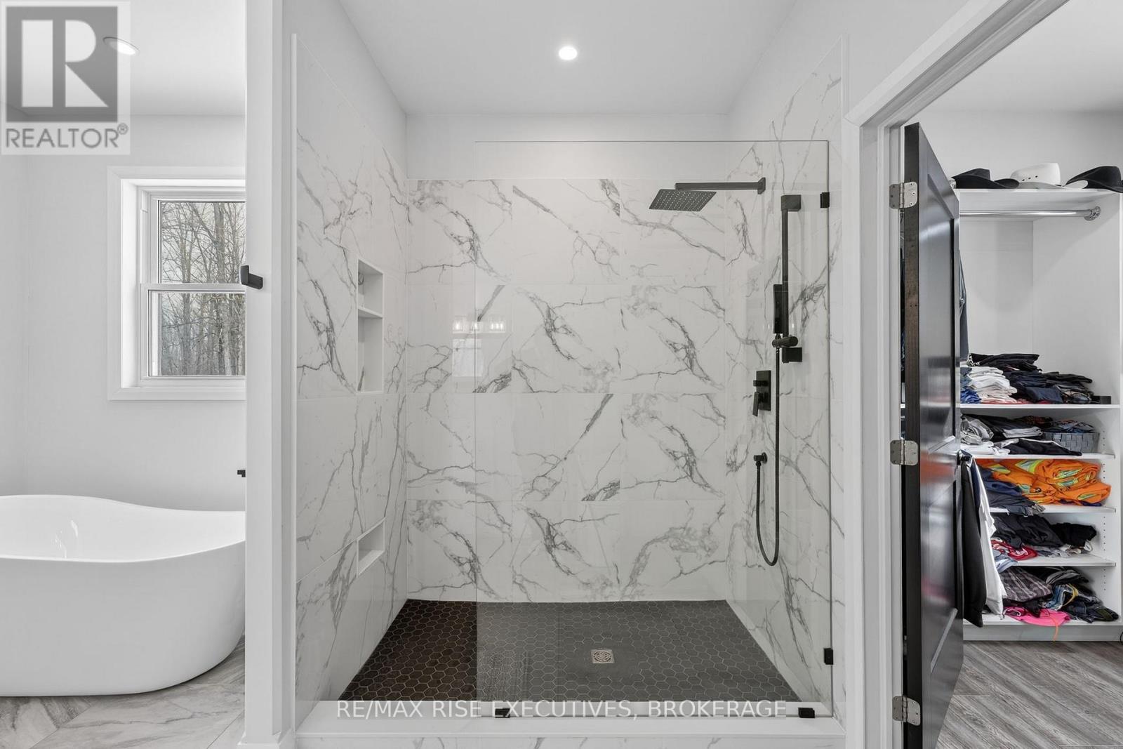 1580B Wagerville Road, Frontenac (Frontenac Centre), ON - Indoor Photo Showing Bathroom
